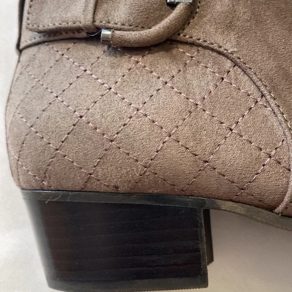 Unisa woman’s ankle boots size 11M - Picture 4 of 9